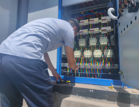 市产投集团宜浩园林公司对园区路灯配电设施开展专项巡检工作(图2) 市产投集团宜浩园林公司对园区路灯配电设施开展专项巡检工作(图2)